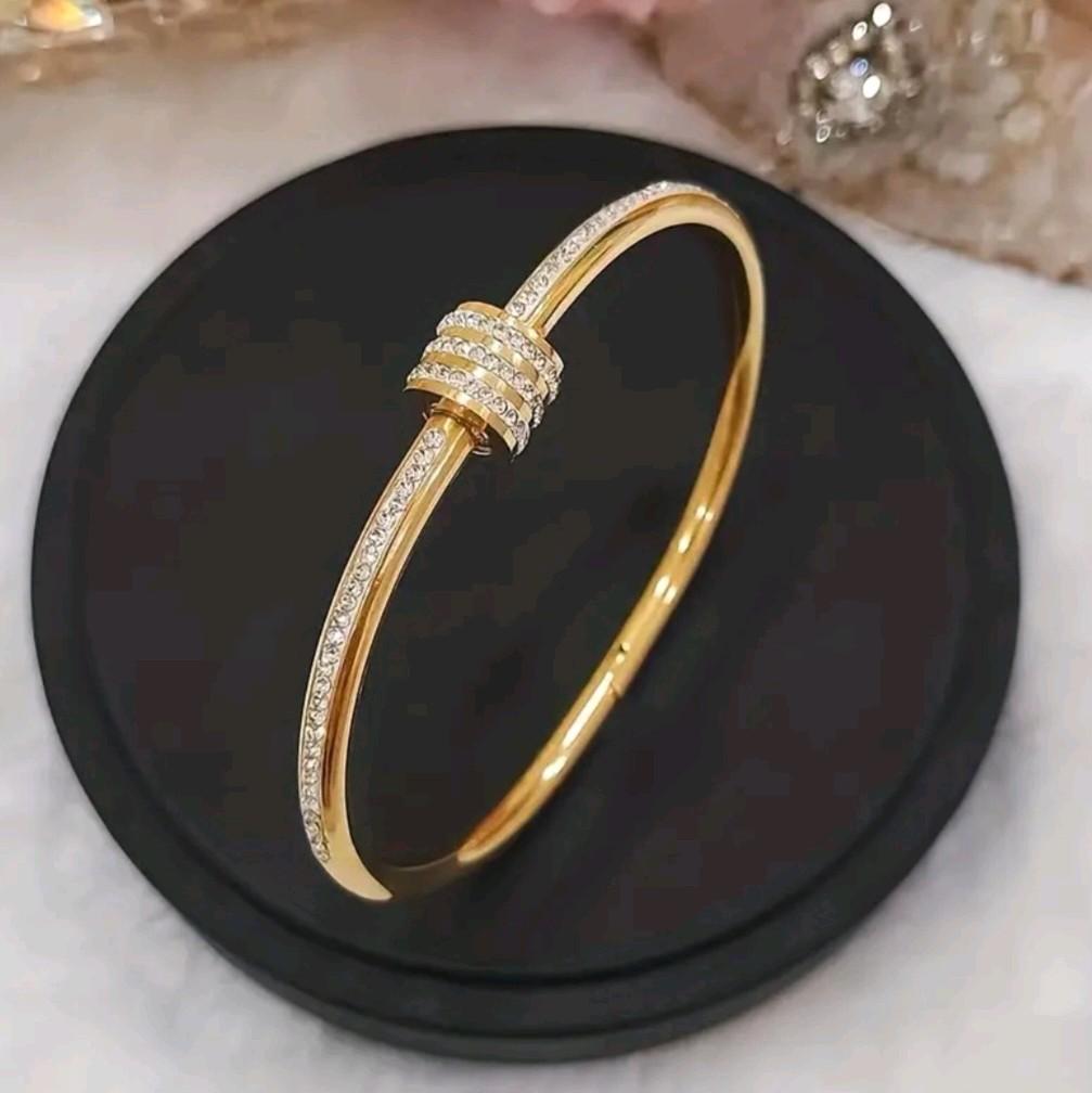 Rhinestone Spiral Twisted Buckle Bangle