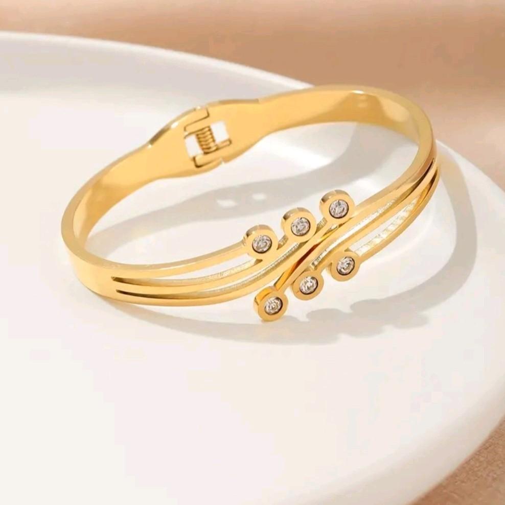 Synthetic Cubic Zirconia Round Dot Design Bangle / Stainless Steel.