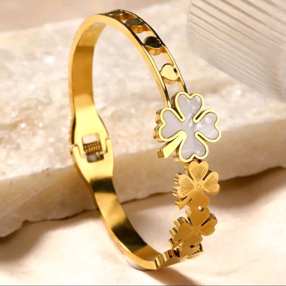 Clover Bangle / Waterproof - Women's Fashion Bracelet