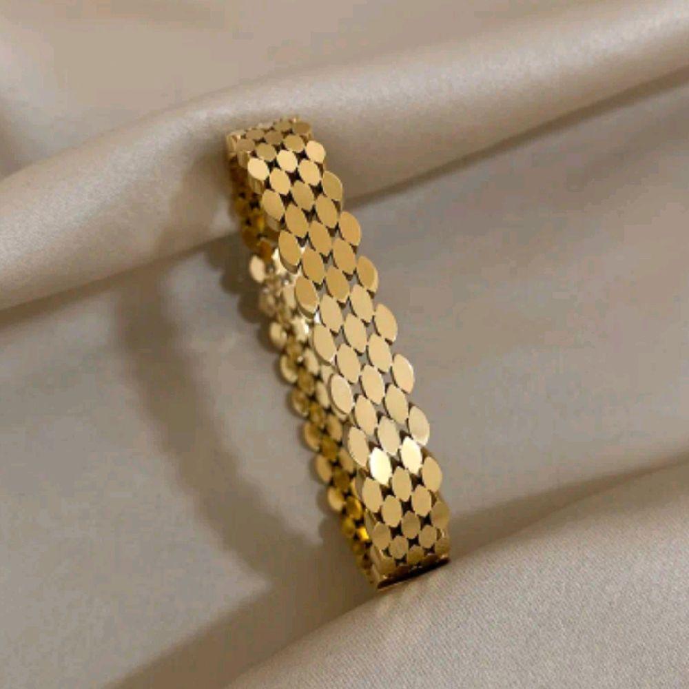 Multi-layer Oval Shape Bangle