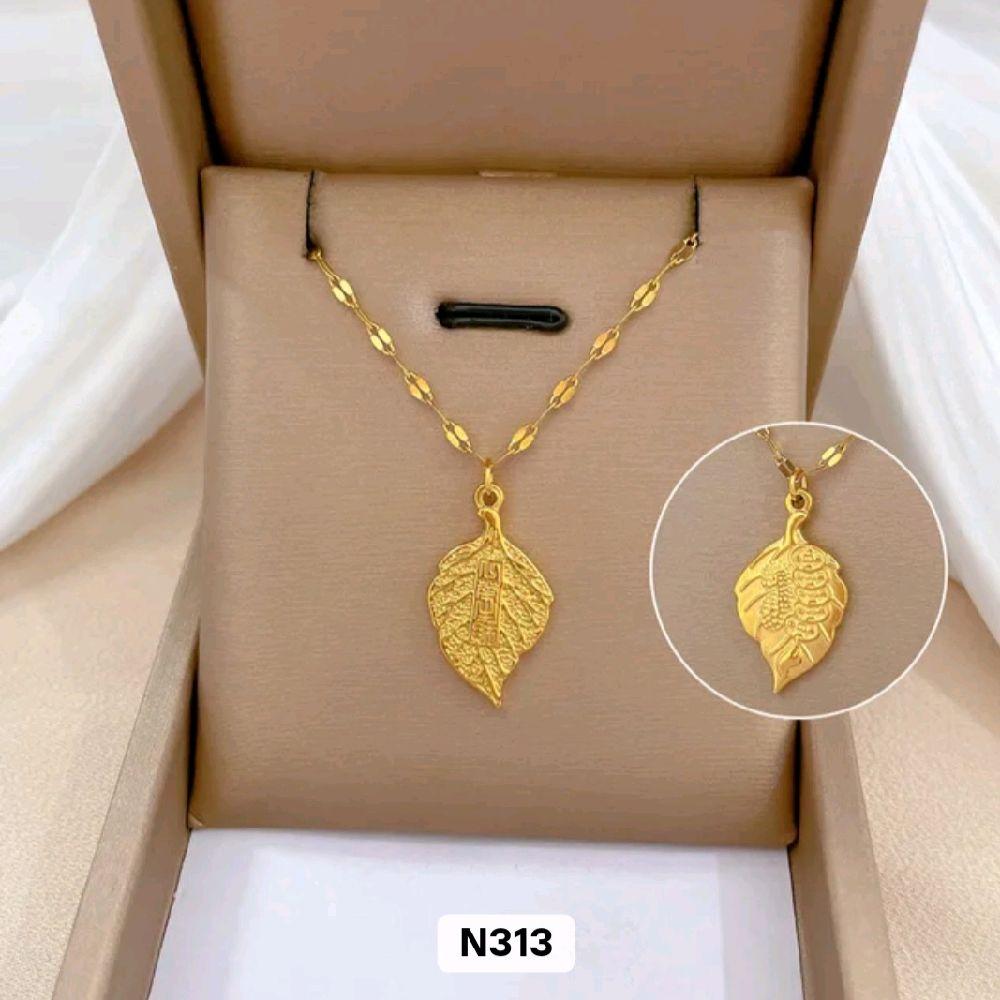 Gold Leaf Pendant Necklace