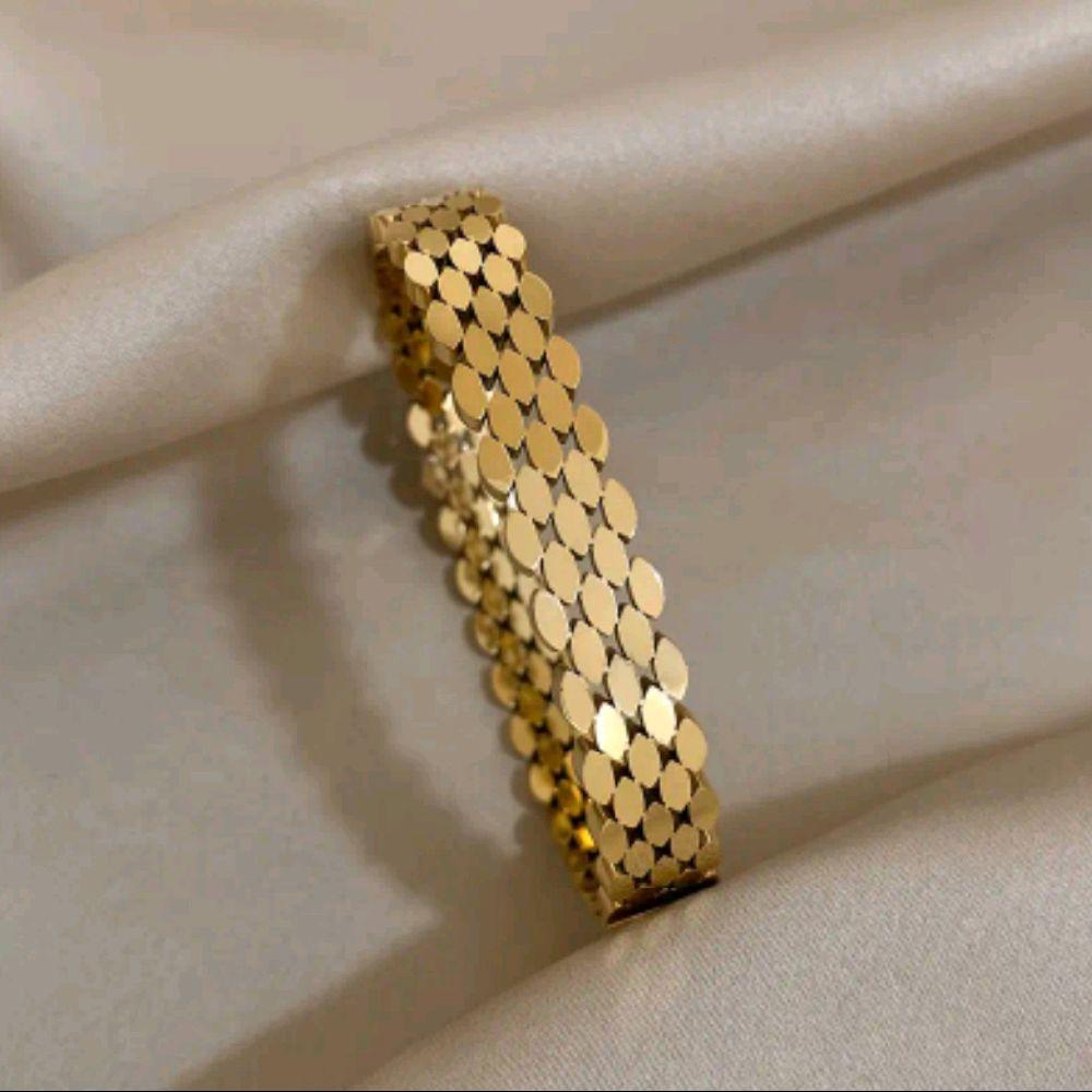 Multi-layer Oval Shape Bangle