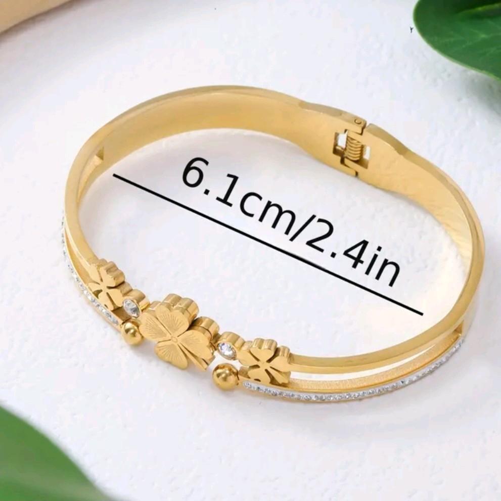 Clover Bangle / 18k plated / Tarnish Free.