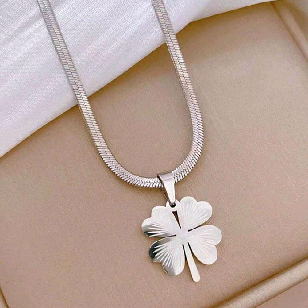 Clover Necklace for Women - Elegant and Stylish