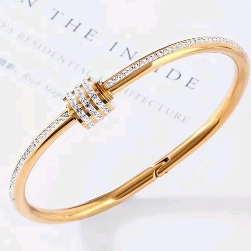 Rhinestone Spiral Twisted Buckle Bangle