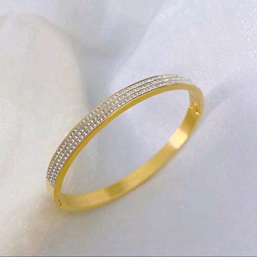 Elegant Bangle For Women - Fade Resistant Gold-Tone Sparkling Design Fashion Accessory