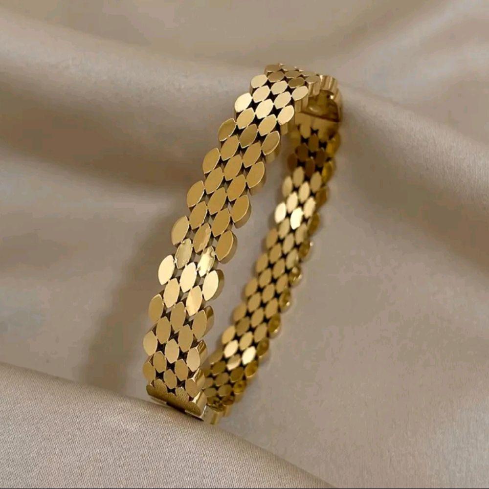 Multi-layer Oval Shape Bangle