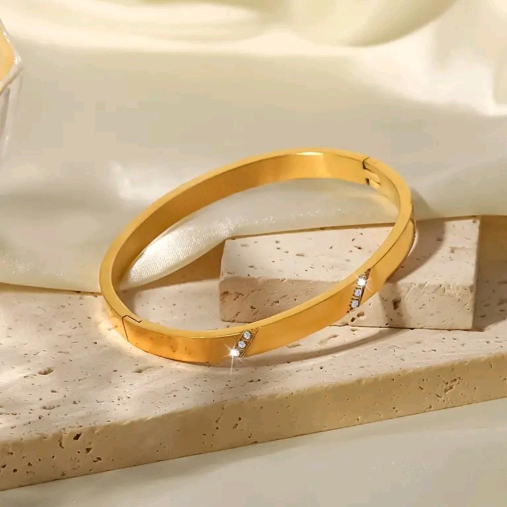 Twill Inlaid Zircon Bangle