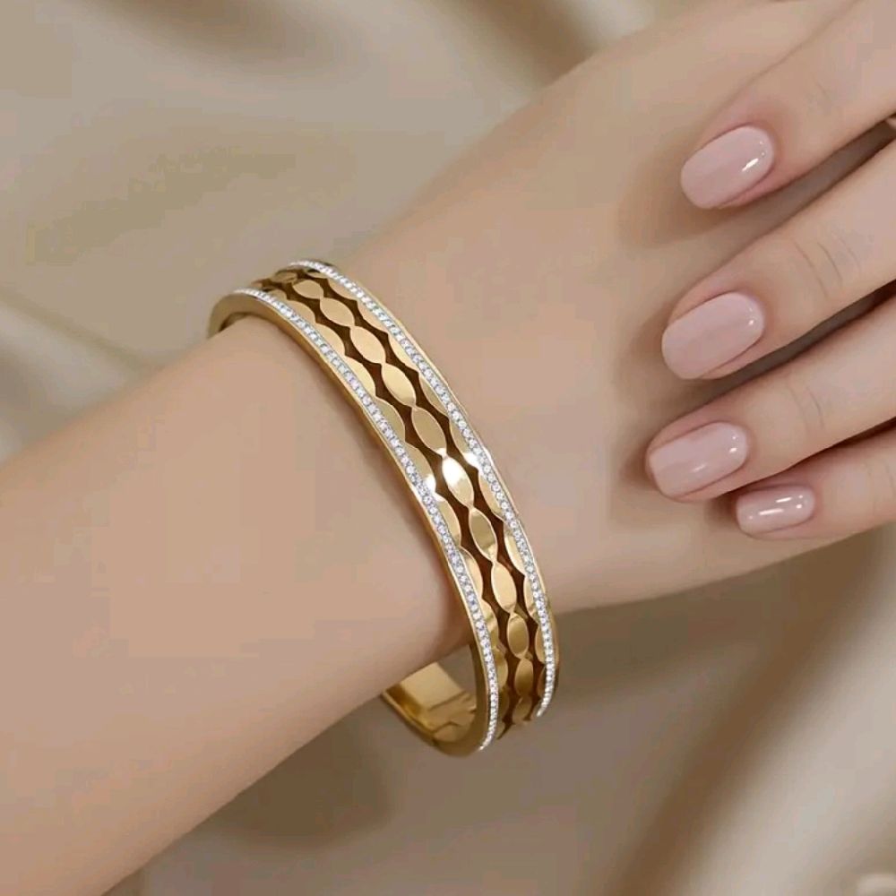 Gold-Plated Stainless Steel Bangle Normal Day At Work with Unique Design for Everyday Wear
