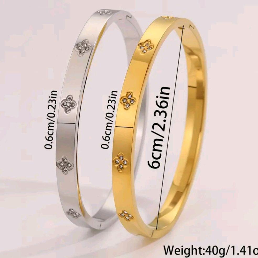 Unique Clover Design Bangle - Golden and Silvery Colour Fashionable Accessory with Elegant Clover Motif