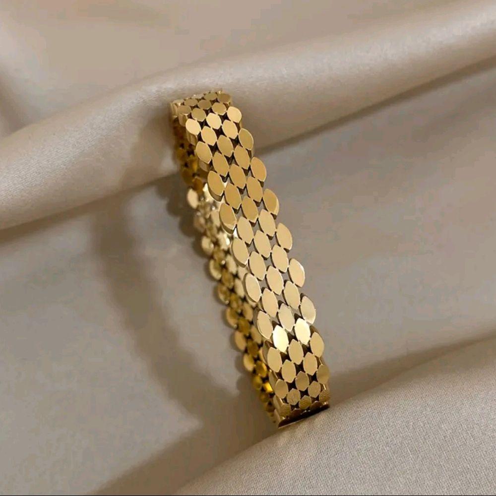 Multi-layer Oval Shape Bangle