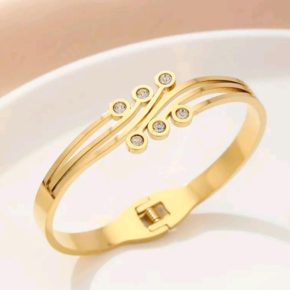 Synthetic Cubic Zirconia Round Dot Design Bangle / Stainless Steel.