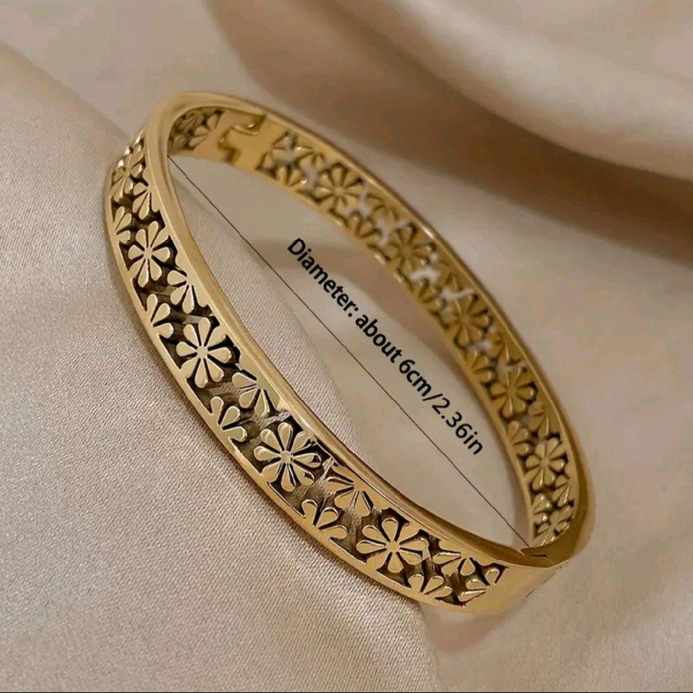 Flowers Shape Stainless Steel Bracelet - Gold Design Jewelry Accessory