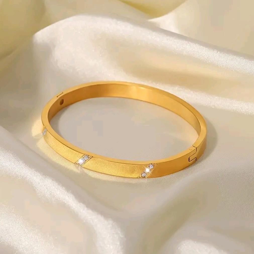 Twill Inlaid Zircon Bangle