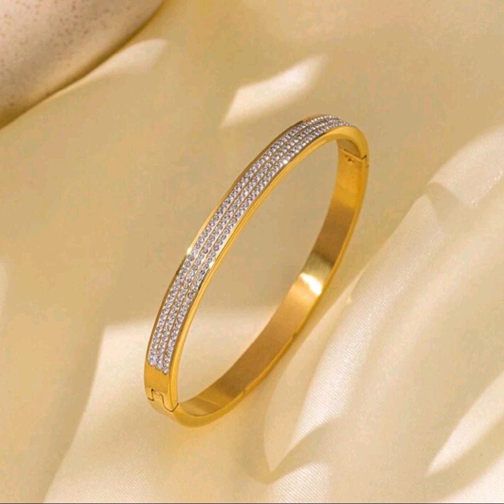 Elegant Bangle For Women - Fade Resistant Gold-Tone Sparkling Design Fashion Accessory