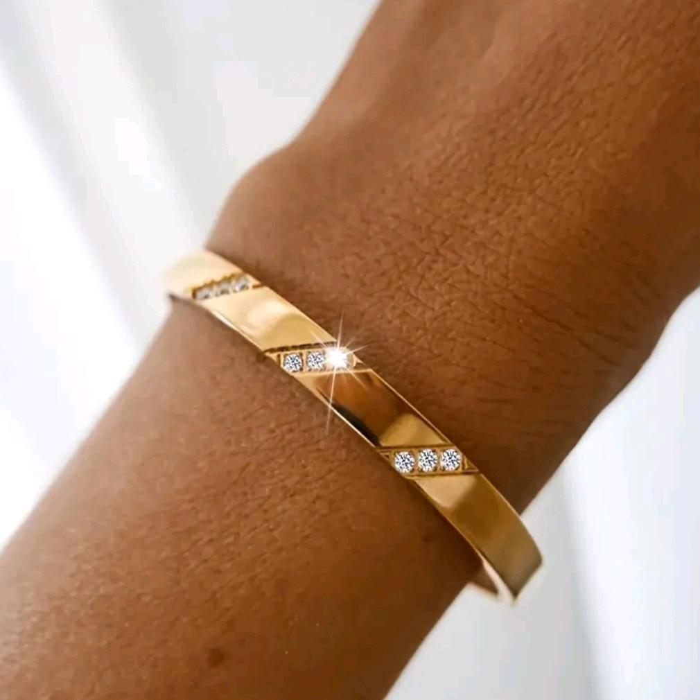 Twill Inlaid Zircon Bangle