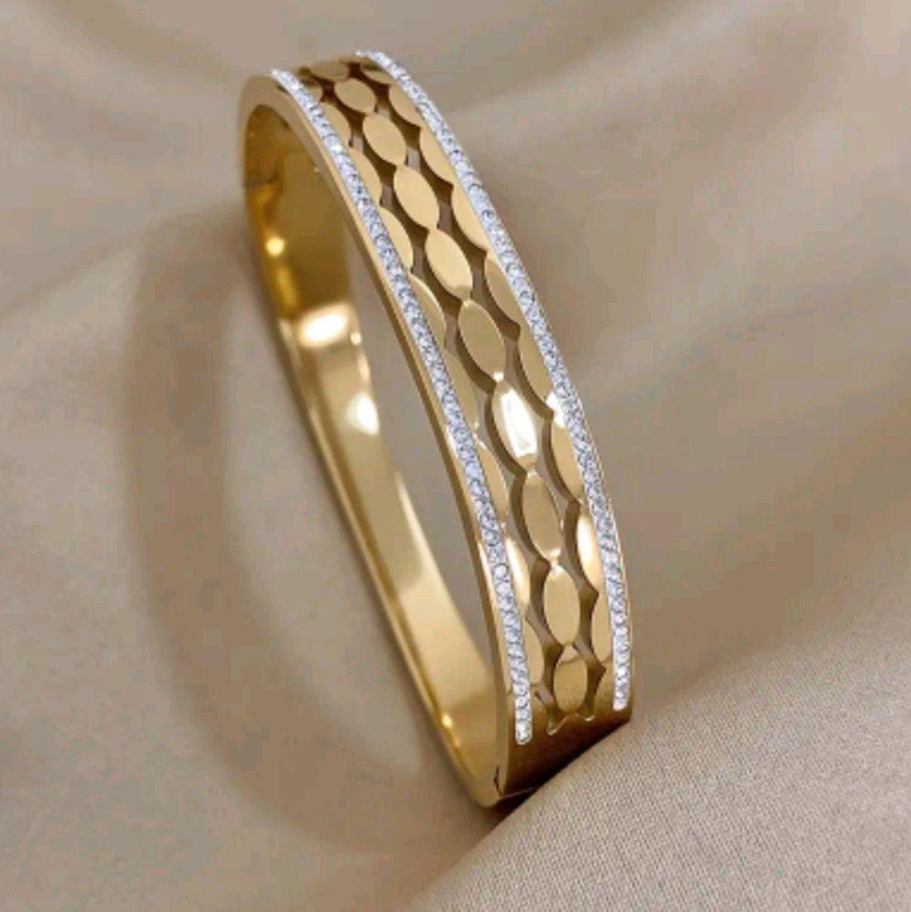 Gold-Plated Stainless Steel Bangle Normal Day At Work with Unique Design for Everyday Wear