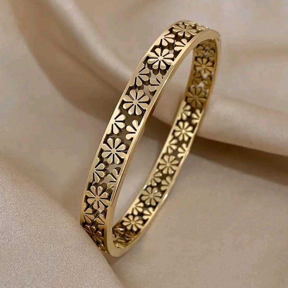 Flowers Shape Stainless Steel Bracelet - Gold Design Jewelry Accessory