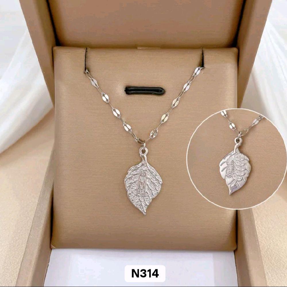 Gold Leaf Pendant Necklace