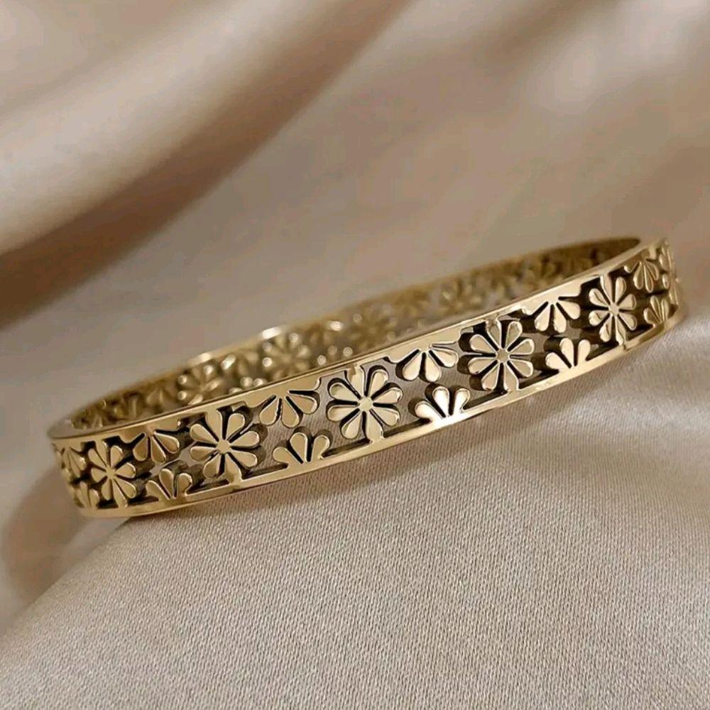Flowers Shape Stainless Steel Bracelet - Gold Design Jewelry Accessory