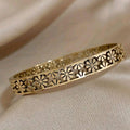 Flowers Shape Stainless Steel Bracelet - Gold Design Jewelry Accessory