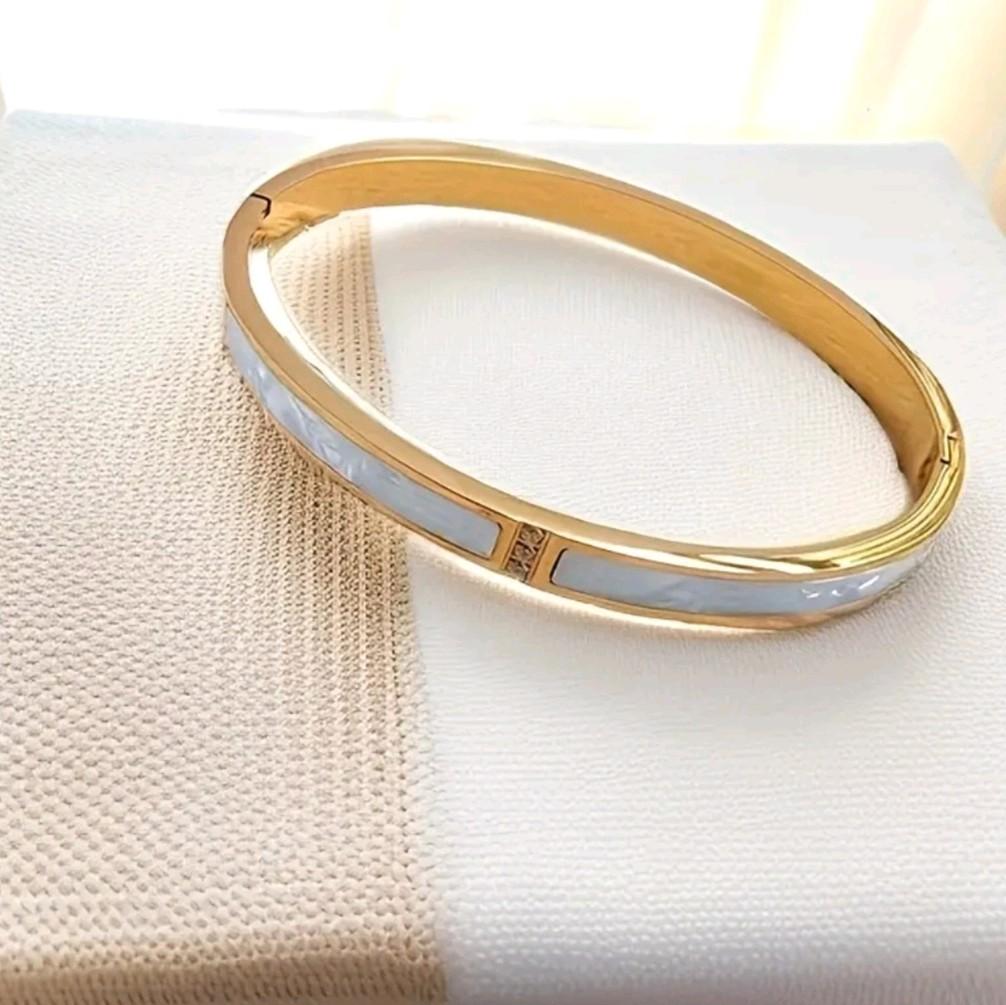 Mother of pearl Bangle