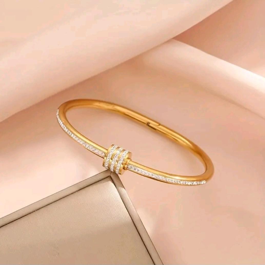 Rhinestone Spiral Twisted Buckle Bangle