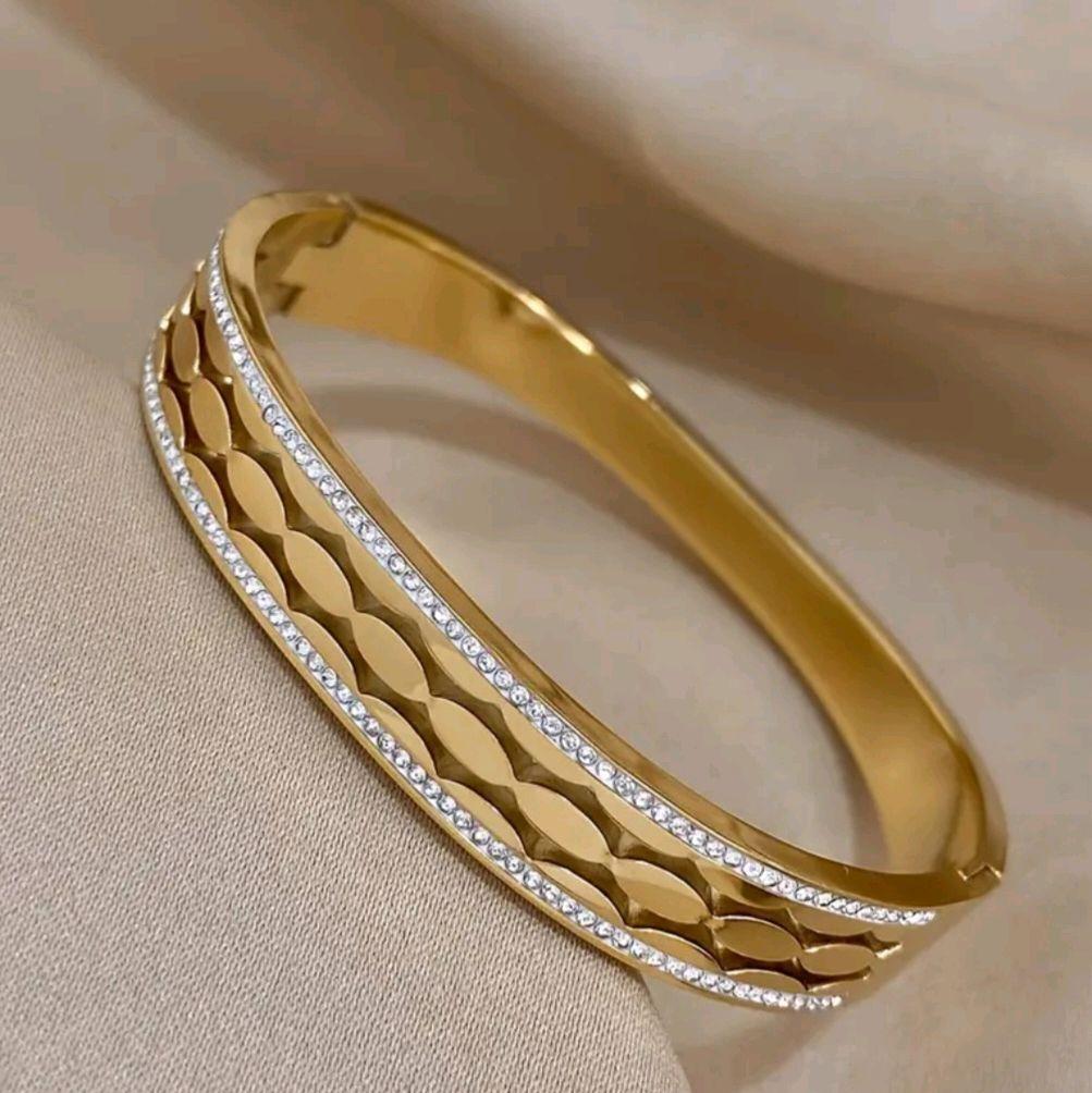 Gold-Plated Stainless Steel Bangle Normal Day At Work with Unique Design for Everyday Wear