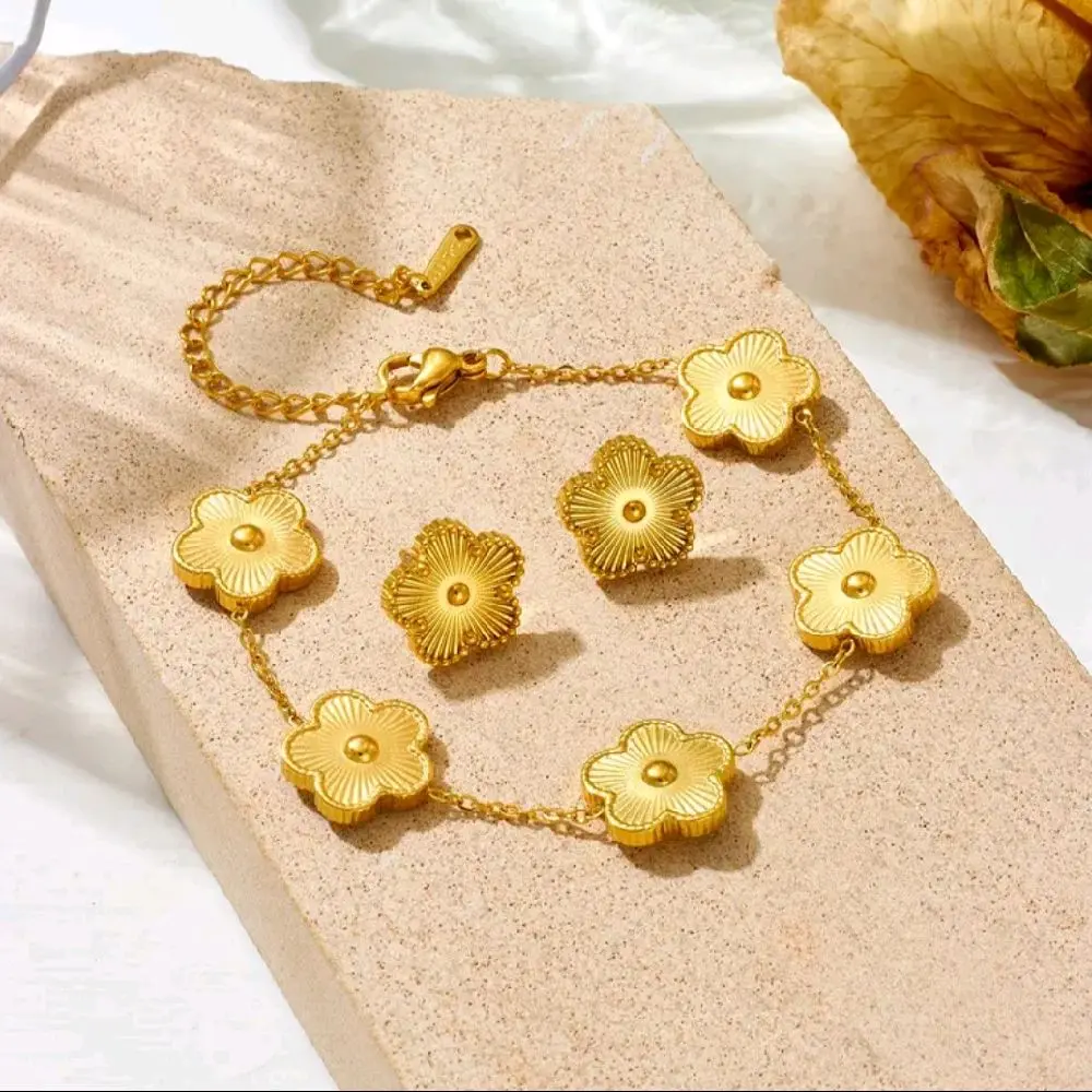Gold Floral Chain Bracelet