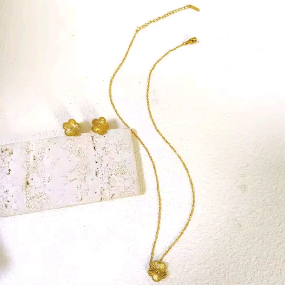 Gold Floral Jewellery Set