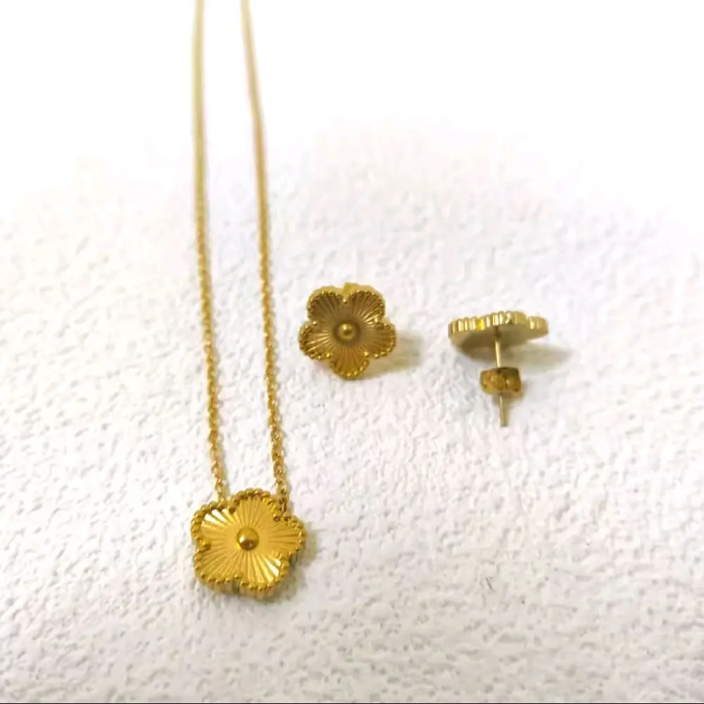 Gold Floral Jewellery Set
