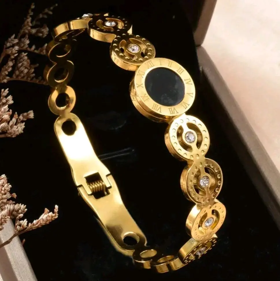 Minimal Gold Roman Bangle