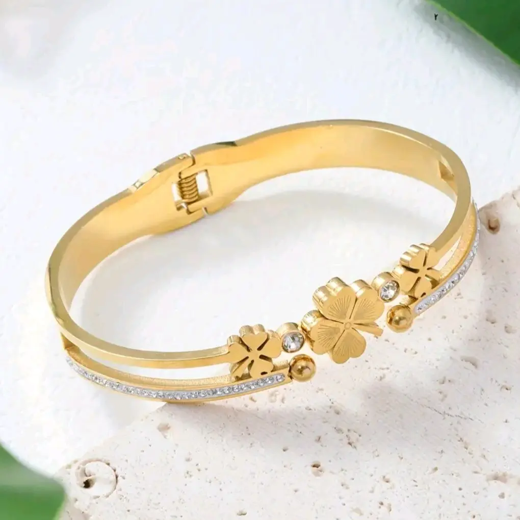 Clover Bangle