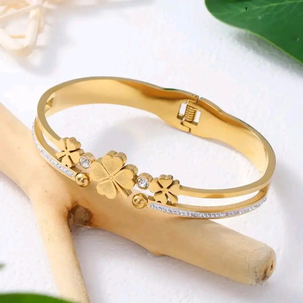Clover Bangle