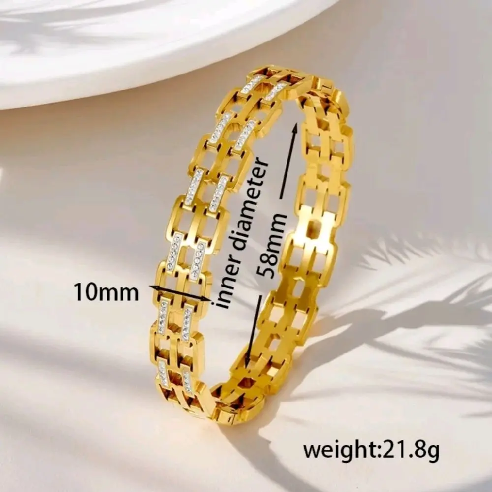 Delicate Gold Shine Bangle