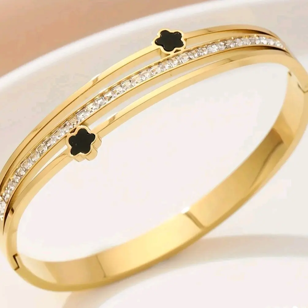 Clover Bangle