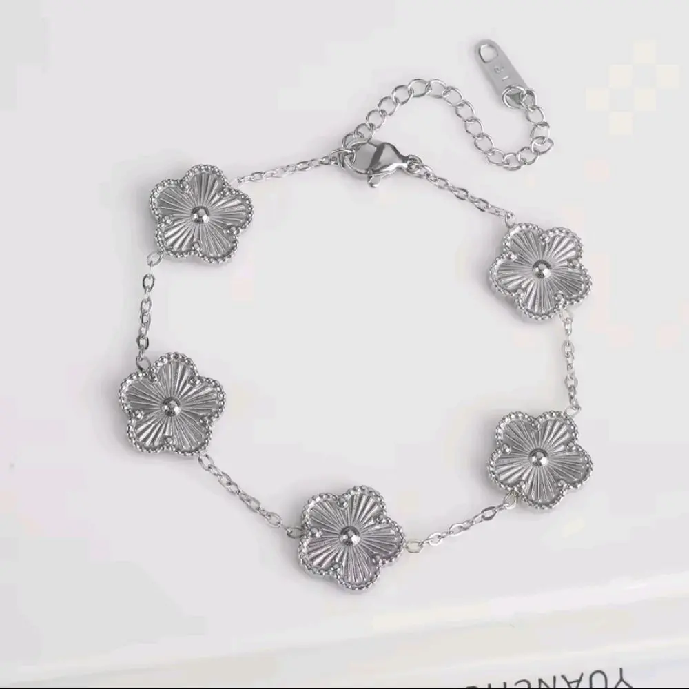 Clover Bracelet with Earrings