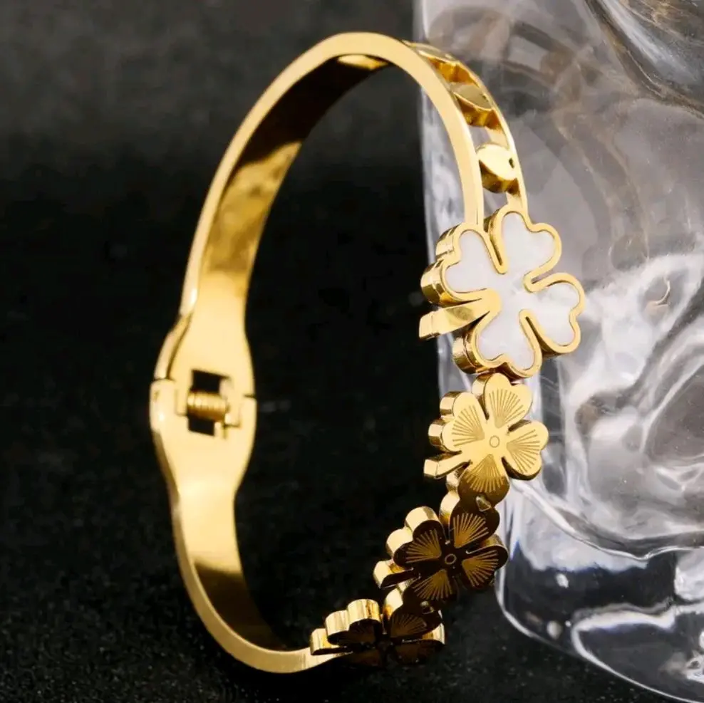 Gold Four-Leaf Clover Bangle