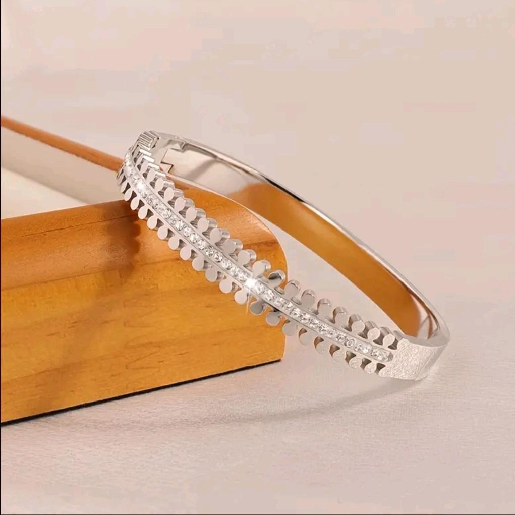 Couple Petal Single Row Drill Snap Bangle / Stainless Steel