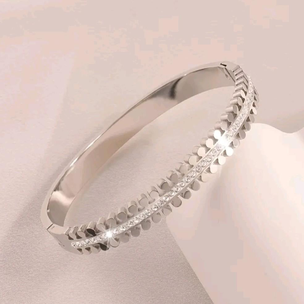 Couple Petal Single Row Drill Snap Bangle / Stainless Steel