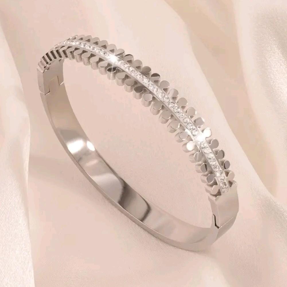 Couple Petal Single Row Drill Snap Bangle / Stainless Steel